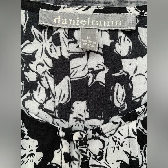 DANIEL RAINN Calisto Pleat Detail Tulip Sleeve Blouse | Medium | Black - Picture 2 of 5